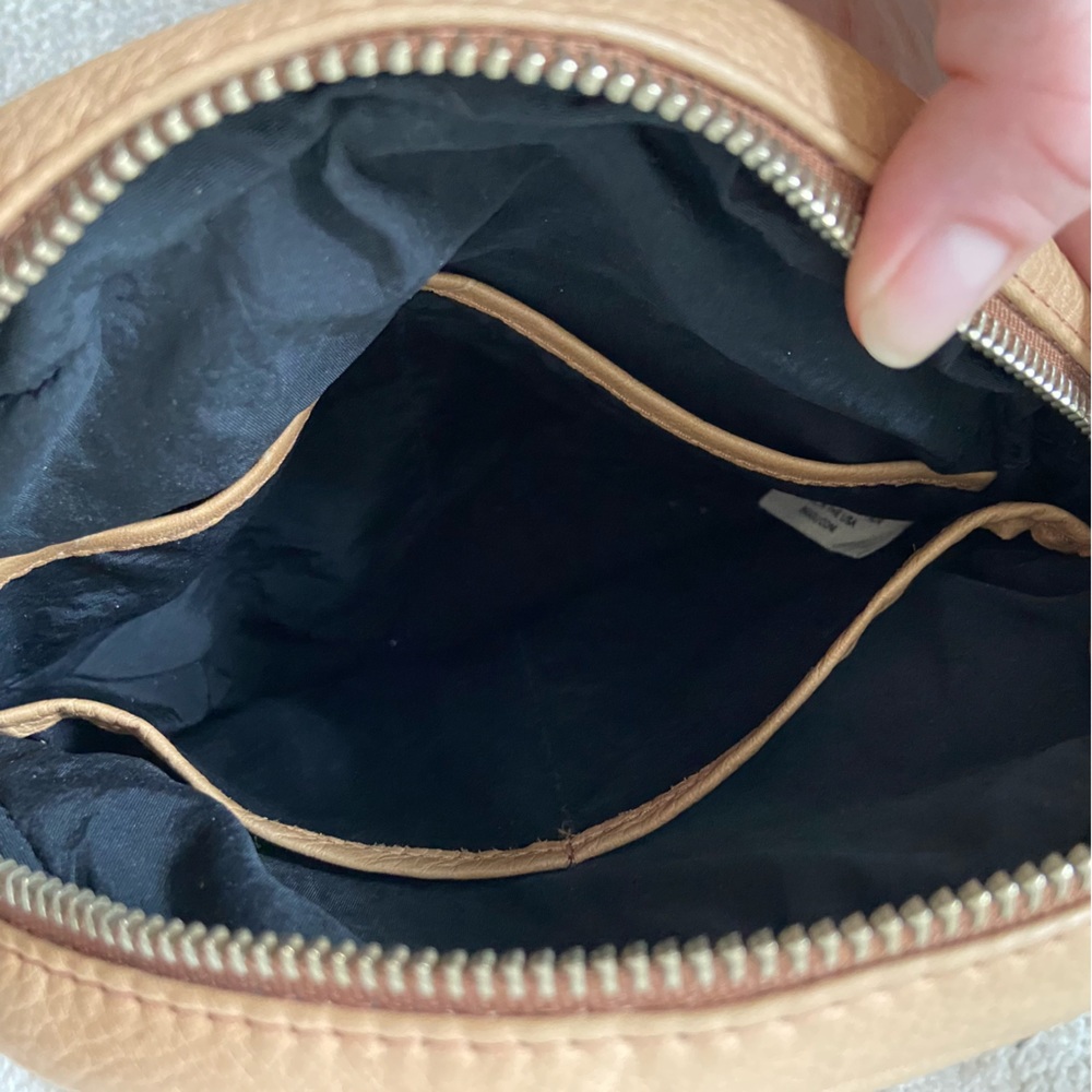 BAGGU Round Tan Crossbody Bag - Picture 5 of 5